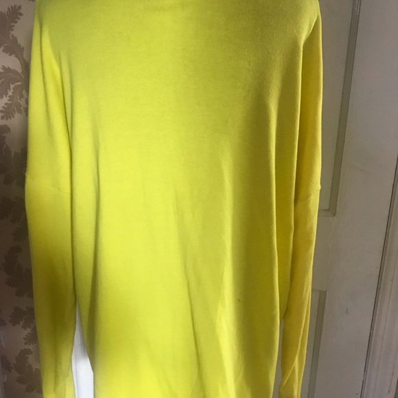 Woman’s Sweater - Picture 2 of 3